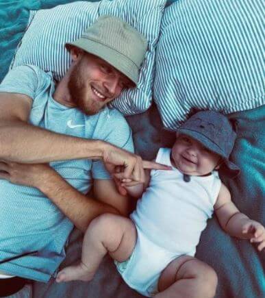 Mathias Jensen with his daughter Papaya.